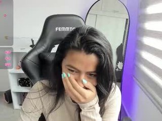 roseparis teen cam babe spread her legs to get her holes good fucked online