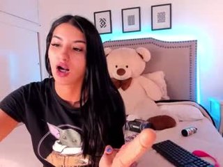 kimm_khalifa latina cam babe adores live sex and loves getting her pussy filled with cum
