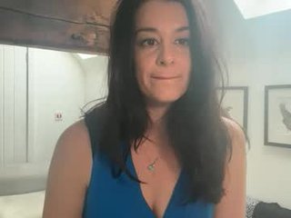 yourcassiexo cam milf plunges her fingers into her hairy pussy online