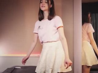 miss_sweetdream teen cam babe wants to be fucked online as hard as possible