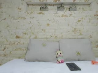 mariana_cutte cam babe with small tits offer their holes for hot live sex