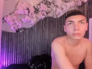 mia_d_tom teen couple with sensual moans filling the chatroom