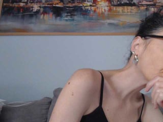 cleophee depraved brunette cam girl presents her pussy sodomized