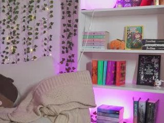 foxfilms english cam girl show his beauty legs online