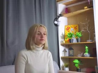 savannahshor teen cam babe wants to be fucked online as hard as possible