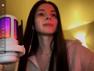 ludivinablice sex cam with a horny cute cam girl that's also incredibly naughty