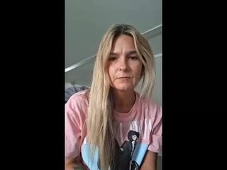xploringmandi cum splattered webcam milf does a good job in the chatroom