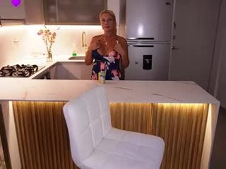 catagolden big tits webcam milf pleasing her pussy in the bed