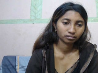 rjennie ebony cam girl loves her hairy pussy in the chatroom