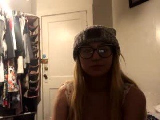 vanillapuddingpie sex cam with a horny cute cam girl that's also incredibly naughty