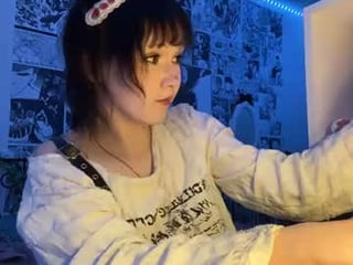 delciebakos petite asian cam girl in dirty live sex show