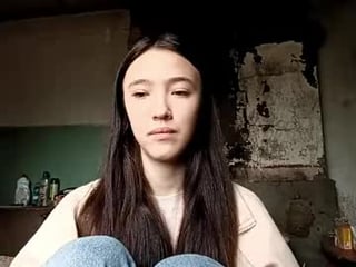 elouisevallian sex cam with a horny cute cam girl that's also incredibly naughty