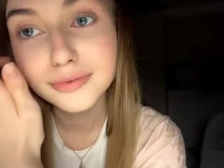 pamulahallquist teen cam babe wants to be fucked online as hard as possible