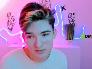 leo_valor horny couple adores fucking online