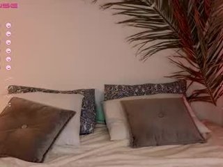 melan1e_ cam babe with big tits in private live sex show