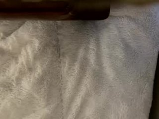 hibye5729 cam babe with small tits offer their holes for hot live sex