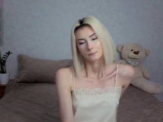 kittysocutie cute teen cam babe loves XXX cam action with her perfect ass