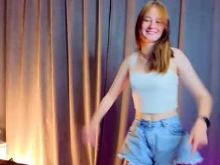 mary_smit cam babe with small tits offer their holes for hot live sex