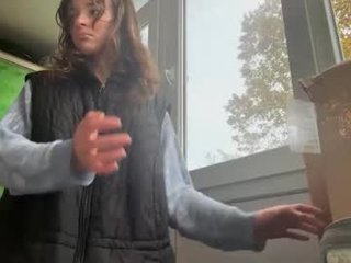 daniellevaulet cam babe with small tits offer their holes for hot live sex