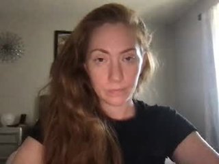 sarahgiroux86 redhead cam babe loves takes hot cum from her horny pussy