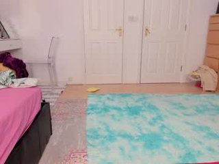 rollacoaster__ redhead cam girl with hairy pussy waiting for her prince online