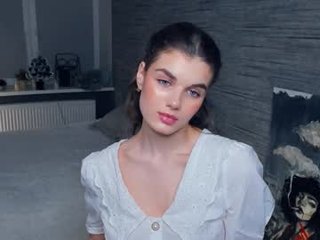 candy_flo teen cam babe wants to be fucked online as hard as possible