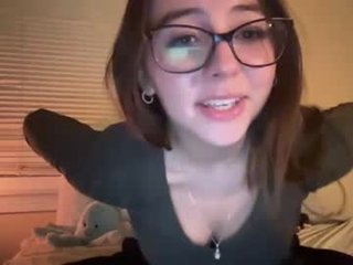 flwrpwrx teen cam babe wants to be fucked online as hard as possible