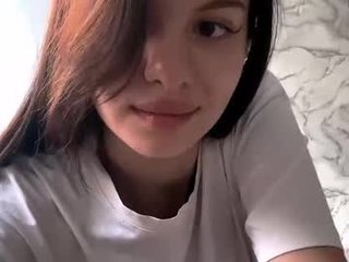 obsidian_glow cam girl wants gets spanking action on camera