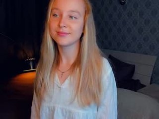nicolavanderbie sex cam with a horny cute cam girl that's also incredibly naughty