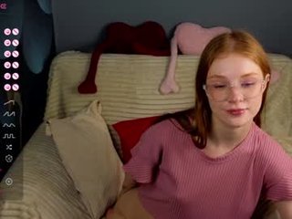 muerta1 redhead cam girl with hairy pussy waiting for her prince online