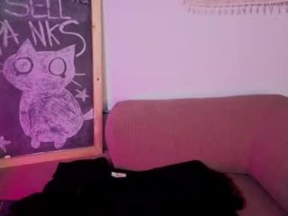 _gaia33_ cam girl wants spank her hairy hole online