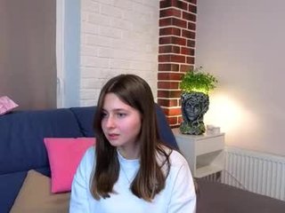 brittpobre cam babe with big tits in private live sex show