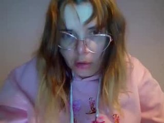 elenaflirt big tits webcam milf pleasing her pussy in the bed