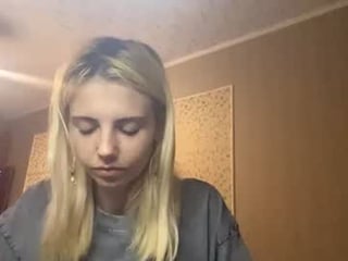 tondamumpower teen cam babe wants to be fucked online as hard as possible