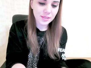 limebabykristi123 cam girl wants gets spanking action on camera