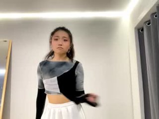 muiklecha petite asian cam girl in dirty live sex show
