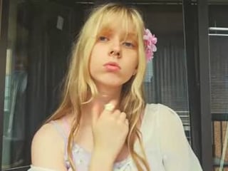 mammiebopp sex cam with a horny cute cam girl that's also incredibly naughty