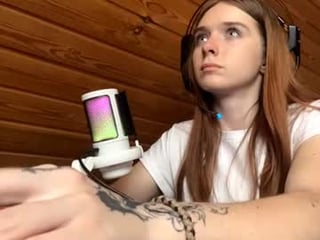 shavonflosi sex cam with a horny cute cam girl that's also incredibly naughty