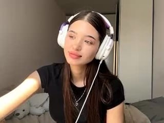 hannabuziak sex cam with a horny cute cam girl that's also incredibly naughty