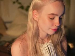 mother__of__dragons cam babe with big tits in private live sex show