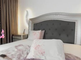 amiraaluxe cam babe with big tits in private live sex show