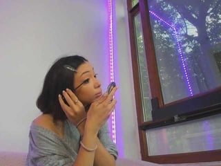 layla-noor depraved brunette cam girl presents her pussy sodomized