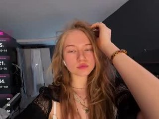 hetaerart teen cam babe wants to be fucked online as hard as possible