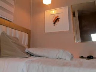 isabela__x latina cam babe brings live sex to him online