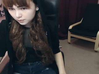 hollyextra cute teen cam girl loves fucked in the ass online