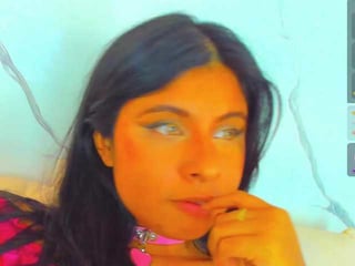 dannivalencia latina cam babe brings live sex to him online