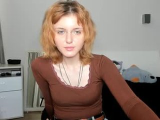 eva_vv cam babe with small tits offer their holes for hot live sex