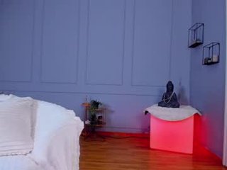 briennevail cam babe with big tits in private live sex show