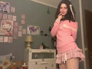 hedwiggrossberg teen cam babe wants to be fucked online as hard as possible