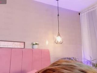 iam_sofii cam babe with small tits offer their holes for hot live sex